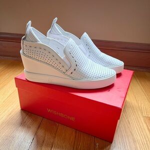 NIB Wishbone Emily Perforated Sneakers